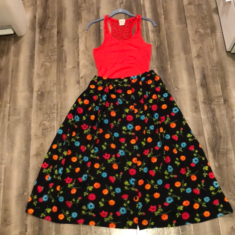 Liz Claiborne (Sport) Skirt paired w/2 cute Tanks!